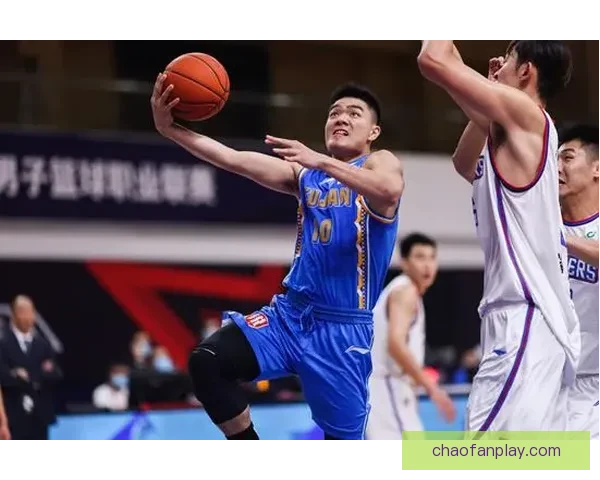 J霍乔吉斯荣膺英超U18赛季最佳球员称号期待未来继续闪耀赛场